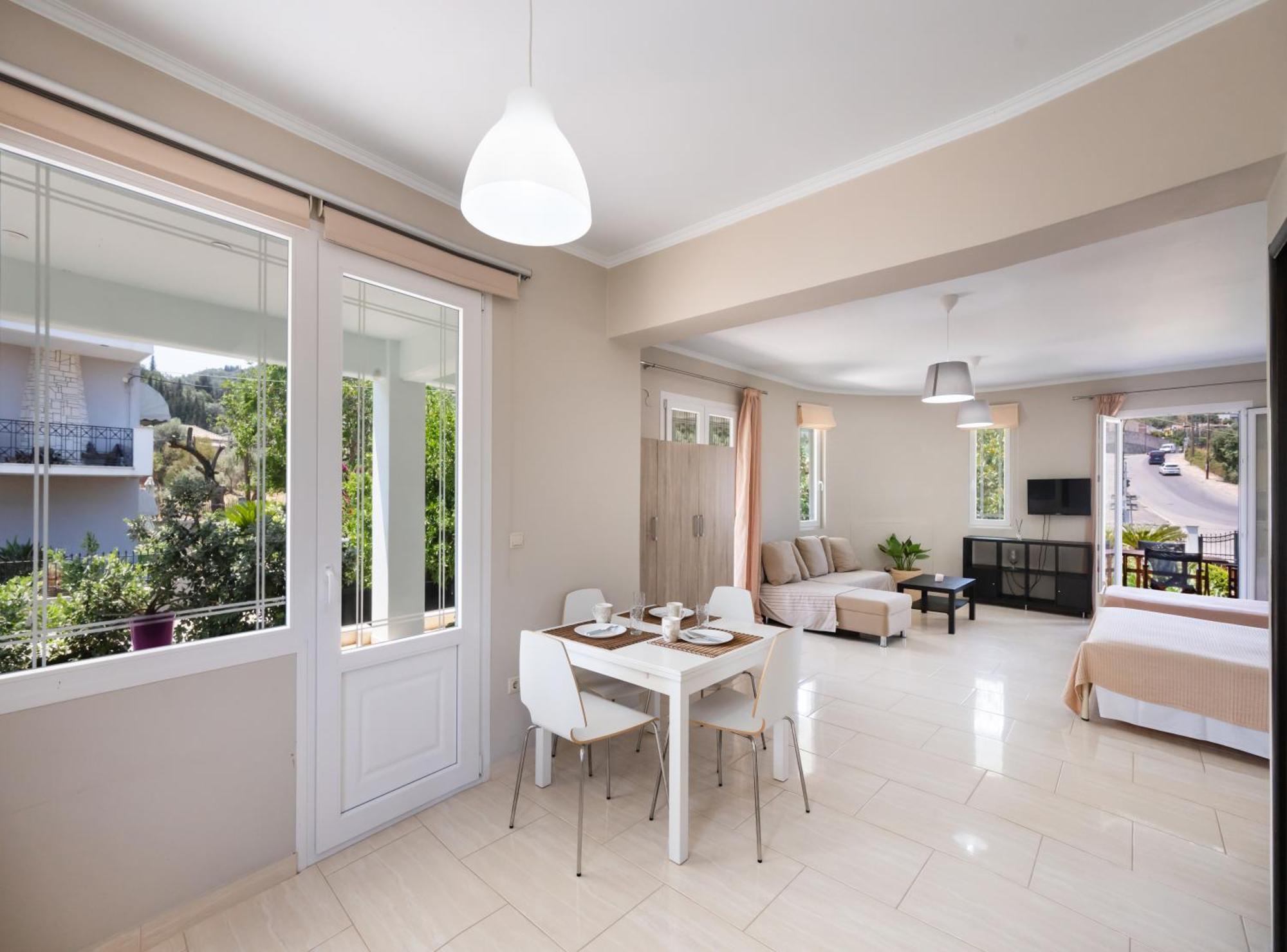 Apricus1 Apartment Apolpaina